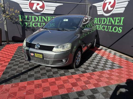 VOLKSWAGEN FOX 1.6 MI 8V FLEX 4P AUTOMATIZADO VOLKSWAGEN FOX 1.6 MI 8V FLEX 4P AUTOMATIZADO